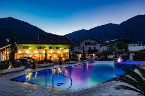  Schlosshof Charme Resort – Hotel & Camping  Лана
